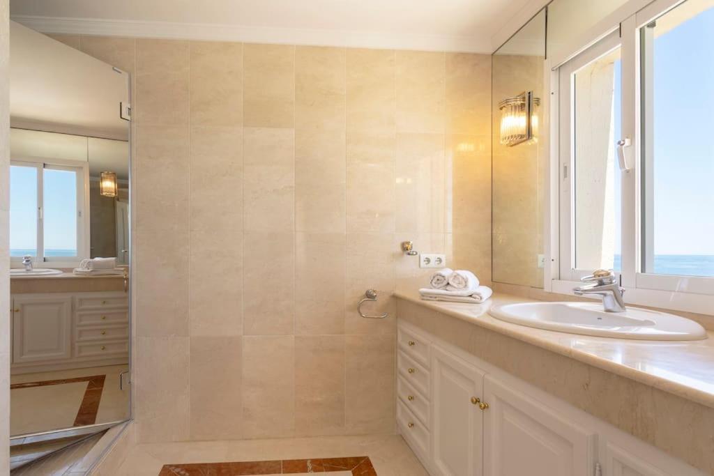 Estepona Luxury Seafront Penthouse With Parking 外观 照片